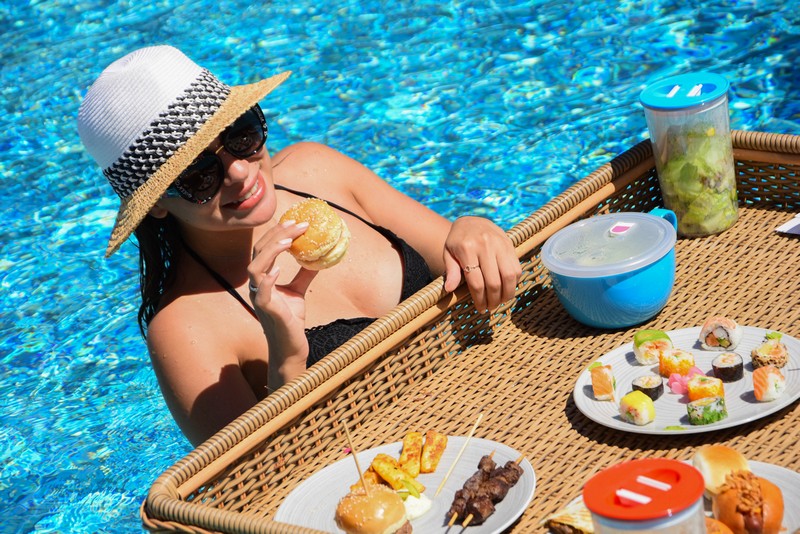Lunch by the pool at Kempinski Summerland Hotel & Resort